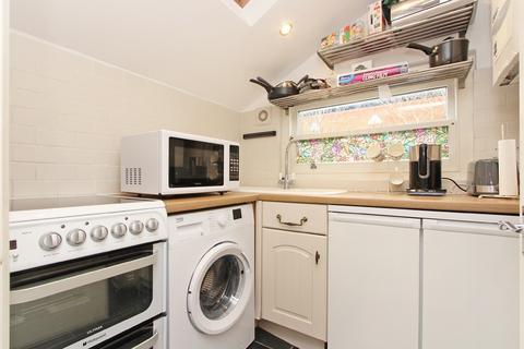 32d Oxford Road, London, W5 3ST