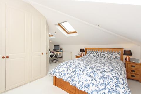 32d Oxford Road, London, W5 3ST