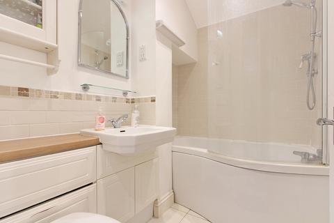 32d Oxford Road, London, W5 3ST