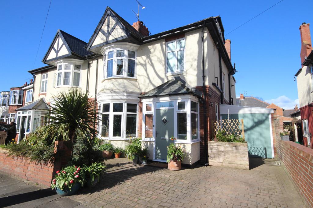 Holywell Avenue, Whitley Bay, Tyne &... 5 bed semidetached house £