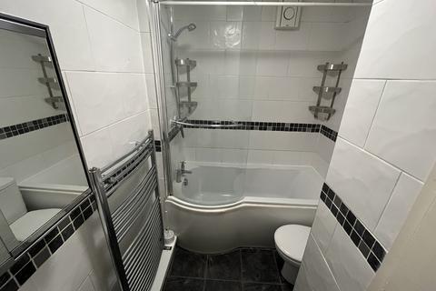 4 bedroom apartment to rent, Belle Vue Road, Leeds, West Yorkshire, LS3