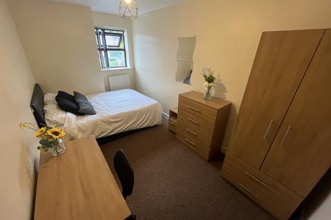 4 bedroom apartment to rent, Belle Vue Road, Leeds, West Yorkshire, LS3