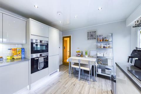 12 Marriners Drive, Bradford, BD9 4JT
