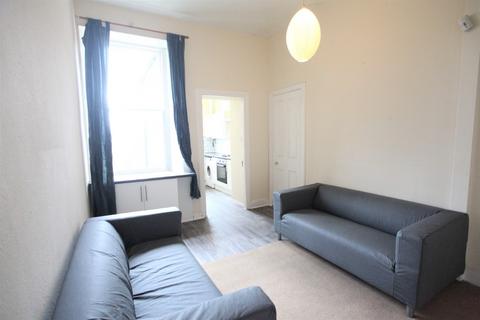4 bedroom flat to rent, Polwarth Gardens, Polwarth, Edinburgh, EH11