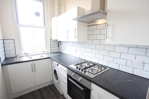 4 bedroom flat to rent, Polwarth Gardens, Polwarth, Edinburgh, EH11