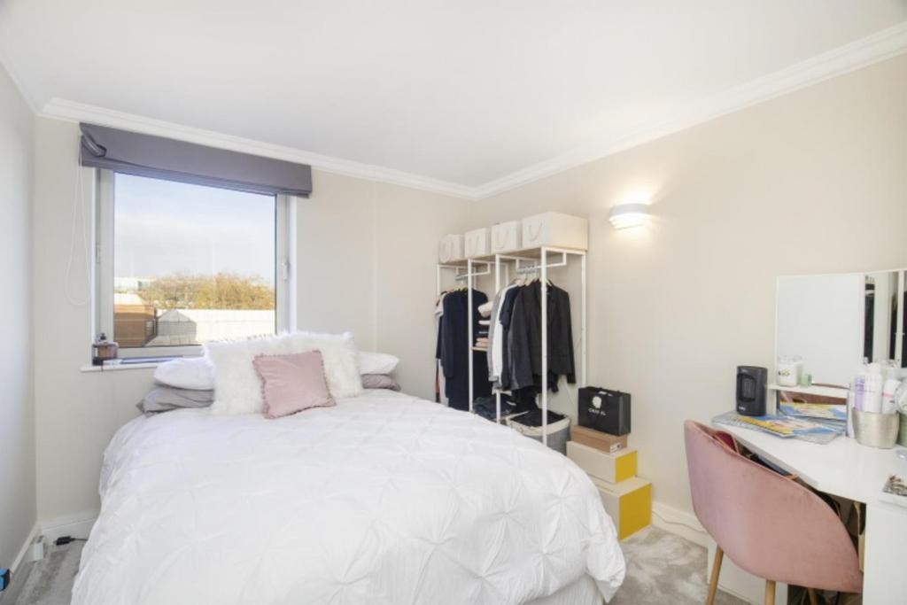 Consort Rise bed lge