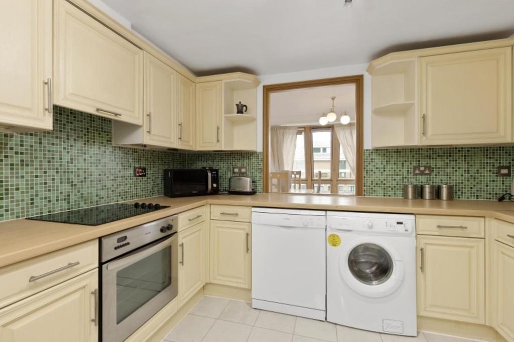 Vestry Court 66 - kit med