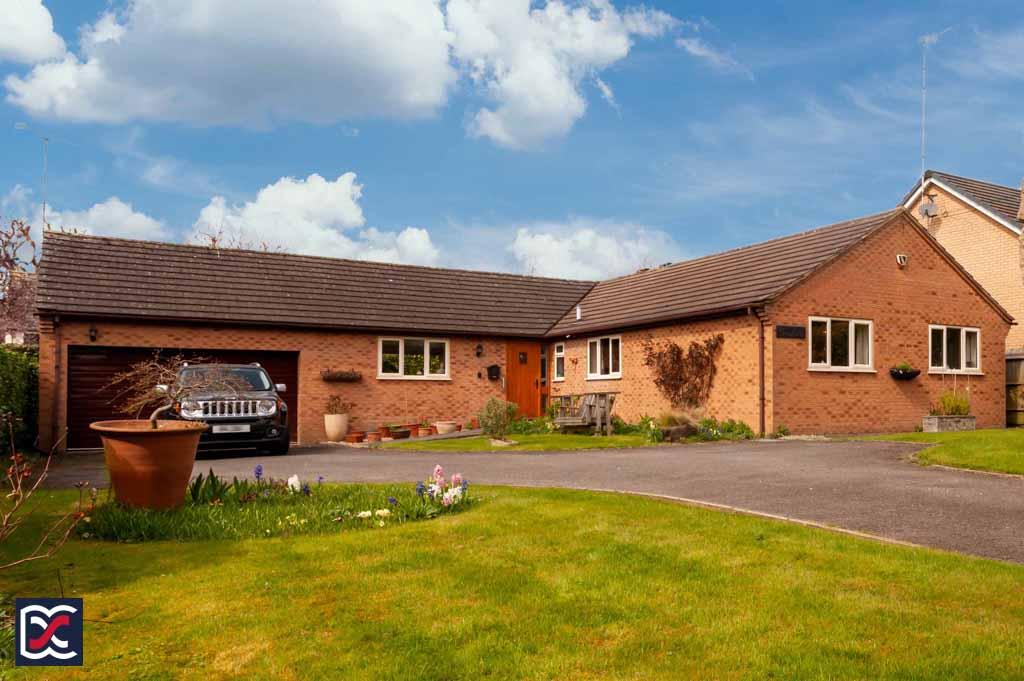 Preston Capes Road, Newnham... 3 bed detached bungalow £570,000