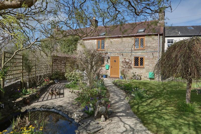 Clements End, Coleford, Gloucestershire. GL16 8LL 3 bed semidetached