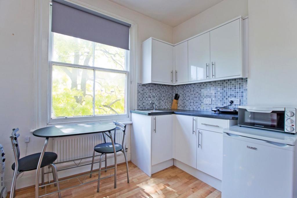 Hamilton Gardens, St Johns Wood... Studio £1,100 pcm (£254 pw)