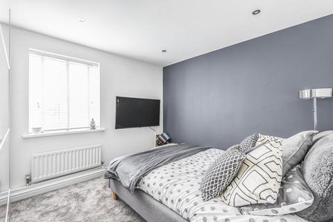14 Galway Close, London, SE16 3DR