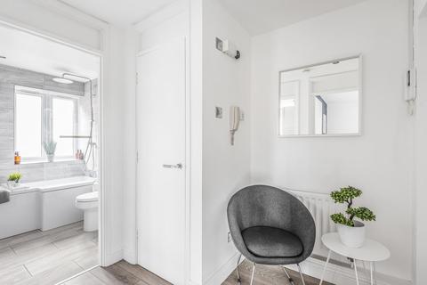 14 Galway Close, London, SE16 3DR