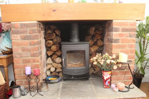 3 bedroom cottage for sale, Storrington - just off Church Street