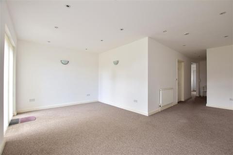 1d Irons Way, Romford, RM5 3RJ