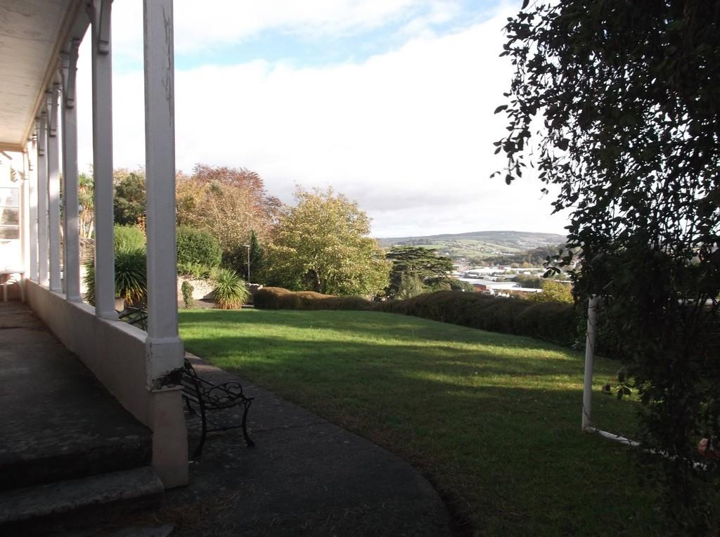 College Road, Newton Abbot 2 bed penthouse £825 pcm (£190 pw)