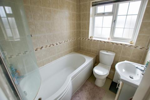 40 Harebell Close, Hartley Wintney, Hook, RG27 8TW