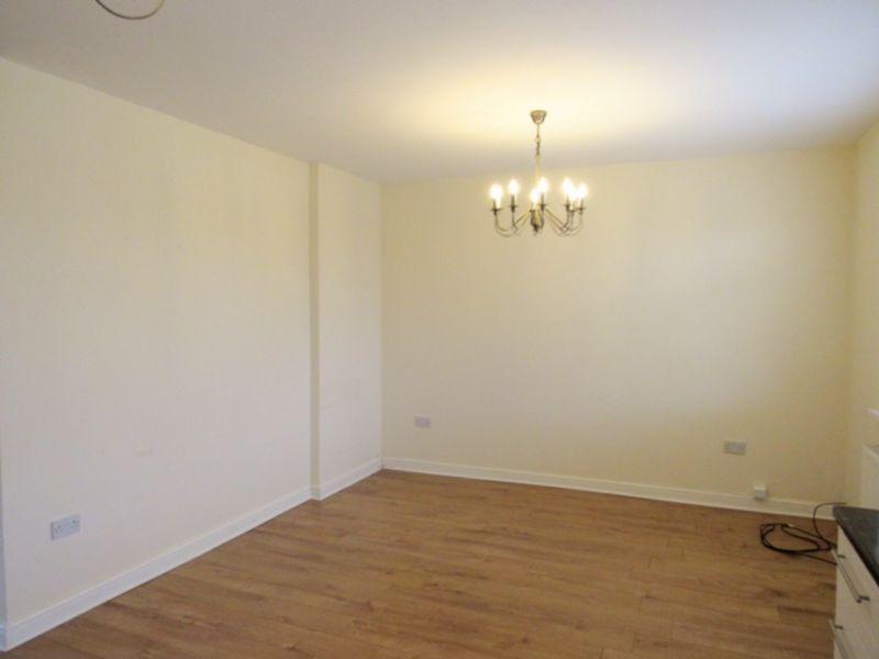 Birches Road, Codsall 2 bed apartment £595 pcm (£137 pw)
