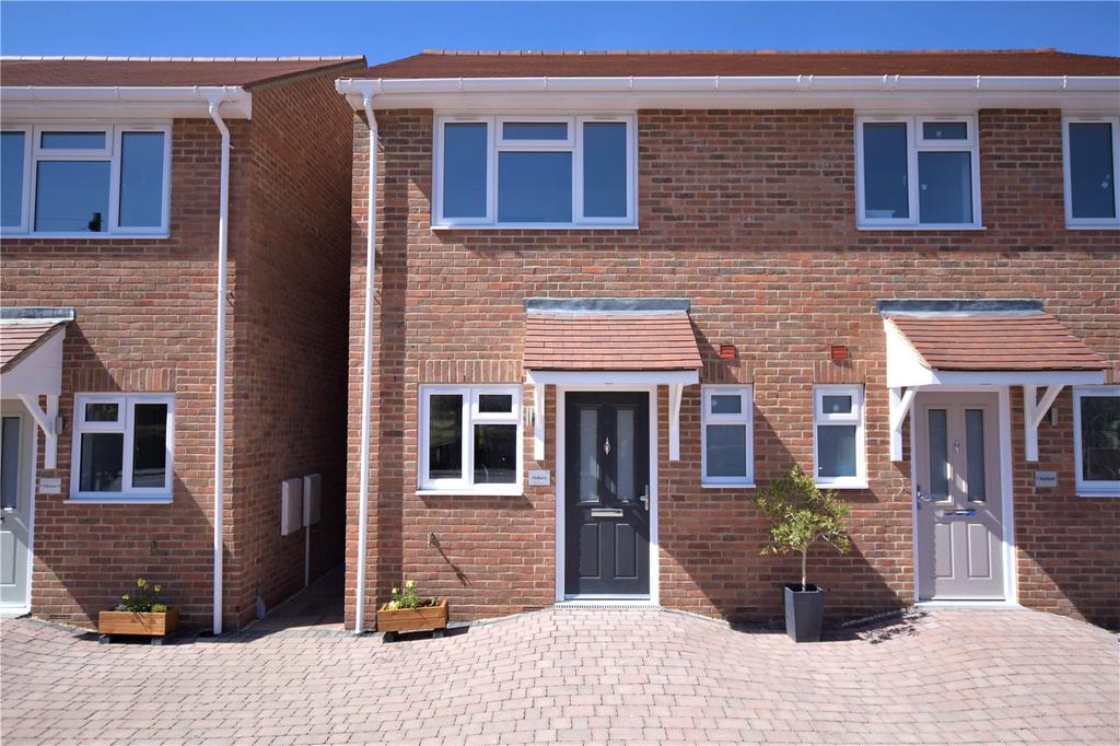 Reading Road, Burghfield Common, Reading, Berkshire, RG7 2 bed semi