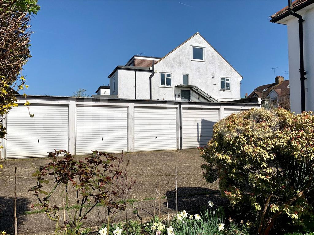 Daws Lane, Mill Hill, London, NW7 2 bed apartment £300,000