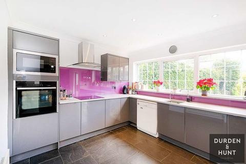 16 Aukingford Gardens, Ongar, CM5 0BG