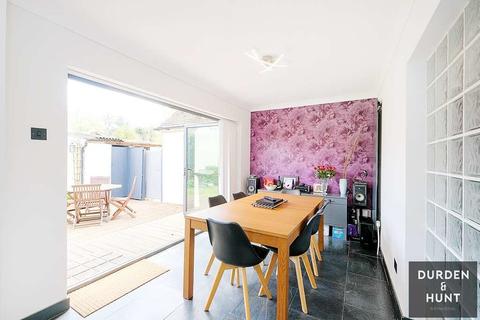 16 Aukingford Gardens, Ongar, CM5 0BG