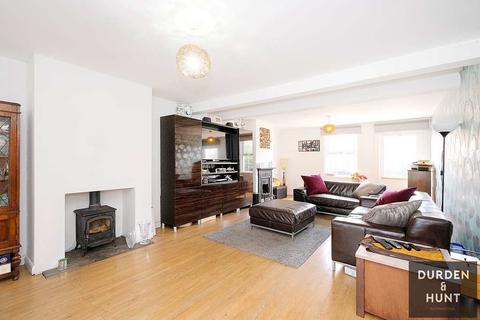 16 Aukingford Gardens, Ongar, CM5 0BG