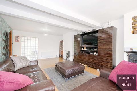 16 Aukingford Gardens, Ongar, CM5 0BG