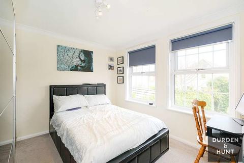 16 Aukingford Gardens, Ongar, CM5 0BG