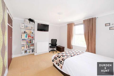16 Aukingford Gardens, Ongar, CM5 0BG