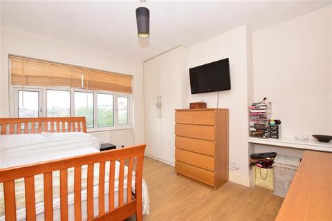 21 The Bramblings, London, E4 6LT