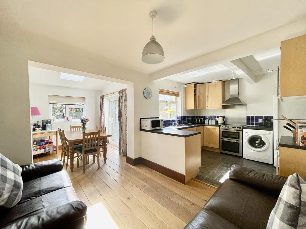 Kendall Avenue, Stratford upon Avon CV37 3 bed terraced house £280,000