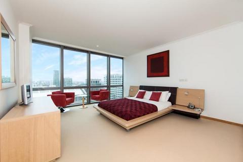 2 bedroom flat to rent, No. 1 West India Quay, Hertsmere Road, Canary Wharf, London, E14 4EF