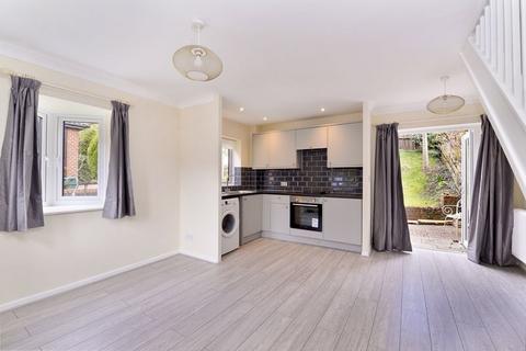 1 bedroom end of terrace house to rent, Fox Road, Haslemere