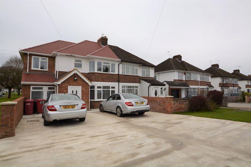 Haymill Road, Slough 6 bed house £3,000 pcm (£692 pw)