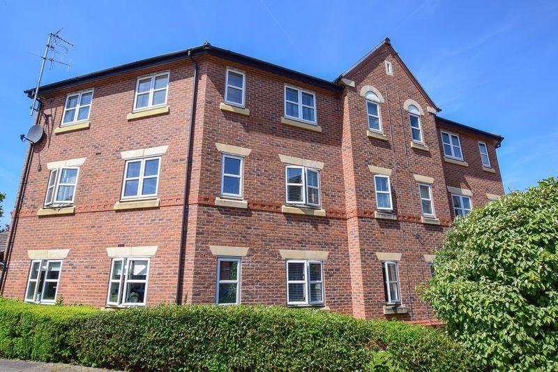 Springbank Gardens, Lymm, WA13 9GR 2 bed apartment £165,000