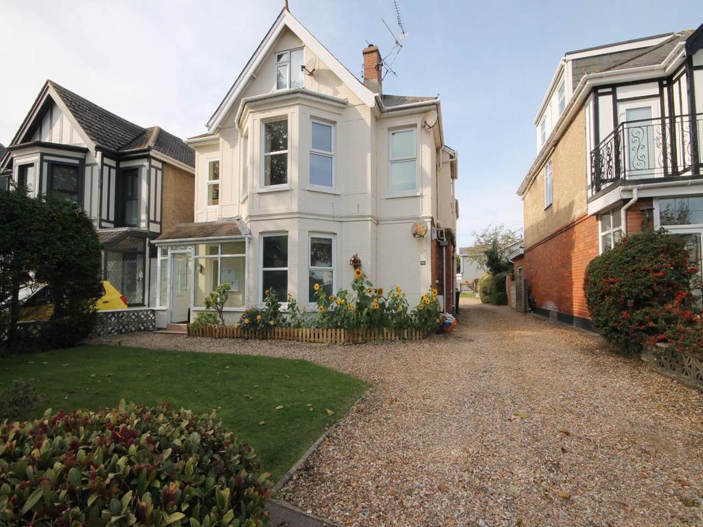Stour Road, Christchurch, Dorset 1 bed flat £725 pcm (£167 pw)