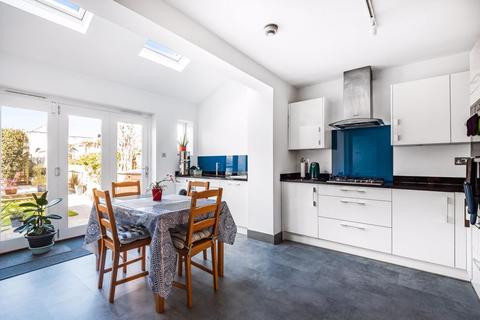 14 Arlington Drive, Carshalton, SM5 2EX
