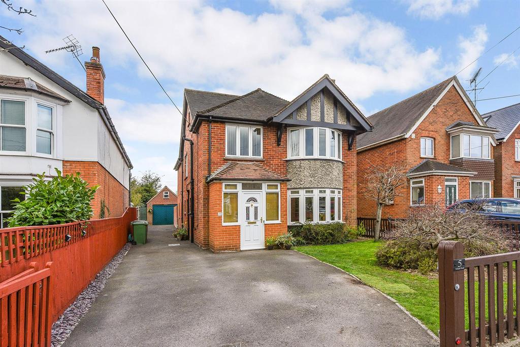Tollgate Road, Andover 5 bed detached house £575,000