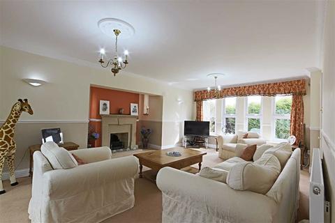 19 Poets Gate, Cheshunt, Waltham Cross, EN7 6SB