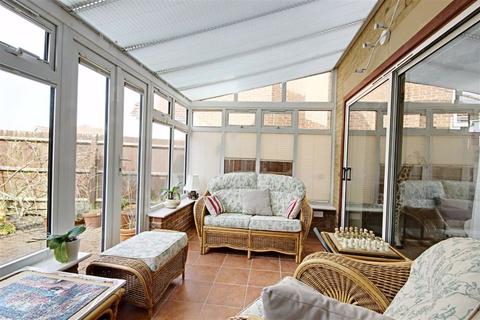 19 Poets Gate, Cheshunt, Waltham Cross, EN7 6SB