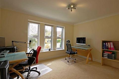 19 Poets Gate, Cheshunt, Waltham Cross, EN7 6SB