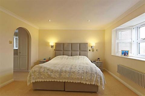 19 Poets Gate, Cheshunt, Waltham Cross, EN7 6SB