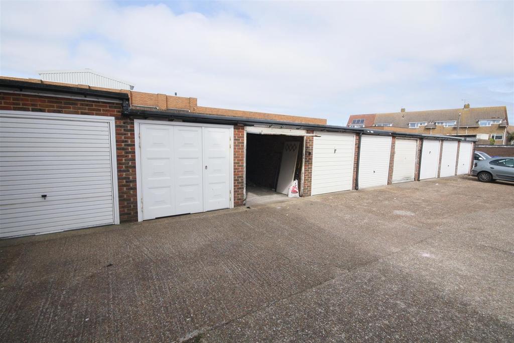 Beach Green, ShorehamBySea Garage £27,250