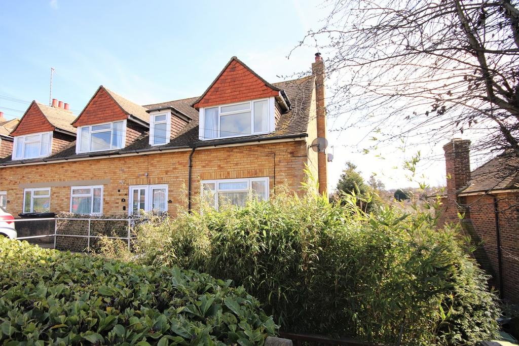 Bancroft Road, BexhillonSea, TN39 2 bed flat £800 pcm (£185 pw)