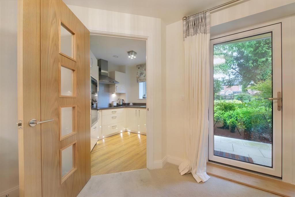 8556927-interior10.JPG
