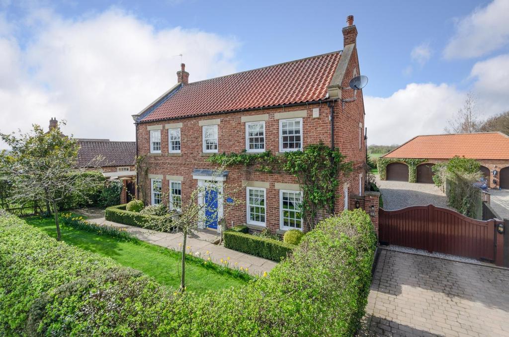 Aldwark, York 6 bed detached house £850,000