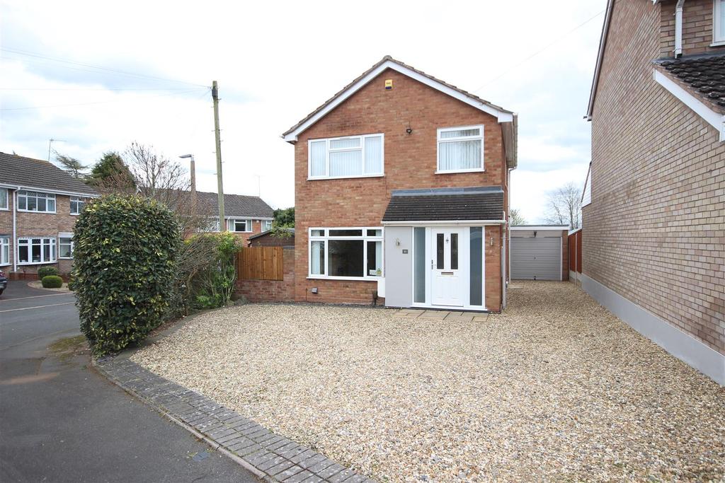 Carlyle Avenue, Kidderminster 3 bed detached house £950 pcm (£219 pw)
