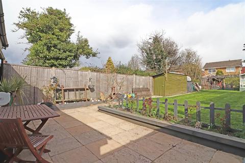 15 Hitchings Way, Reigate, RH2 8EN