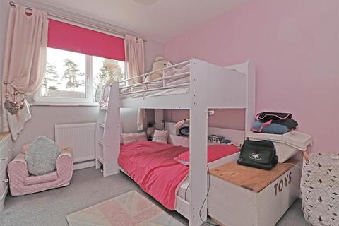 15 Hitchings Way, Reigate, RH2 8EN