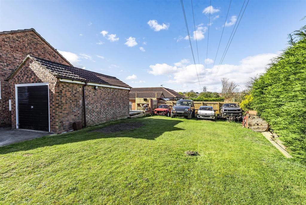 19 Dickens Road, Malton, North... 2 bed semidetached bungalow £189,950